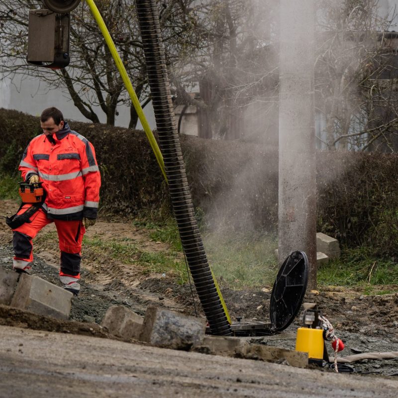 Mass Image Compressor Compressed this image. https://sourceforge.net/projects/icompress/ with Quality:80