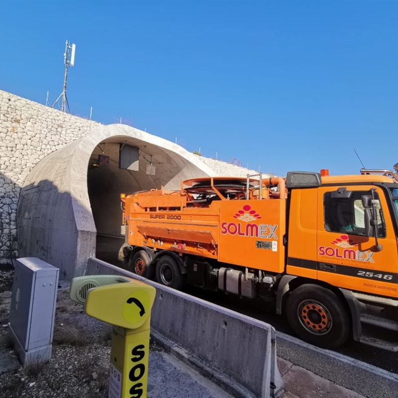 Mass Image Compressor Compressed this image. https://sourceforge.net/projects/icompress/ with Quality:80