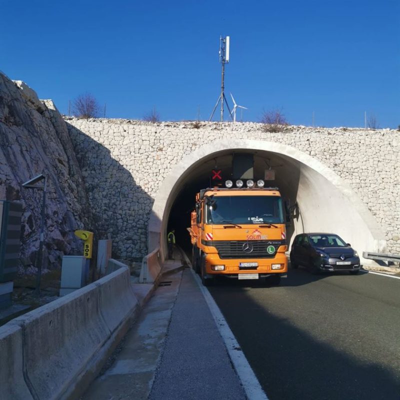 Mass Image Compressor Compressed this image. https://sourceforge.net/projects/icompress/ with Quality:80