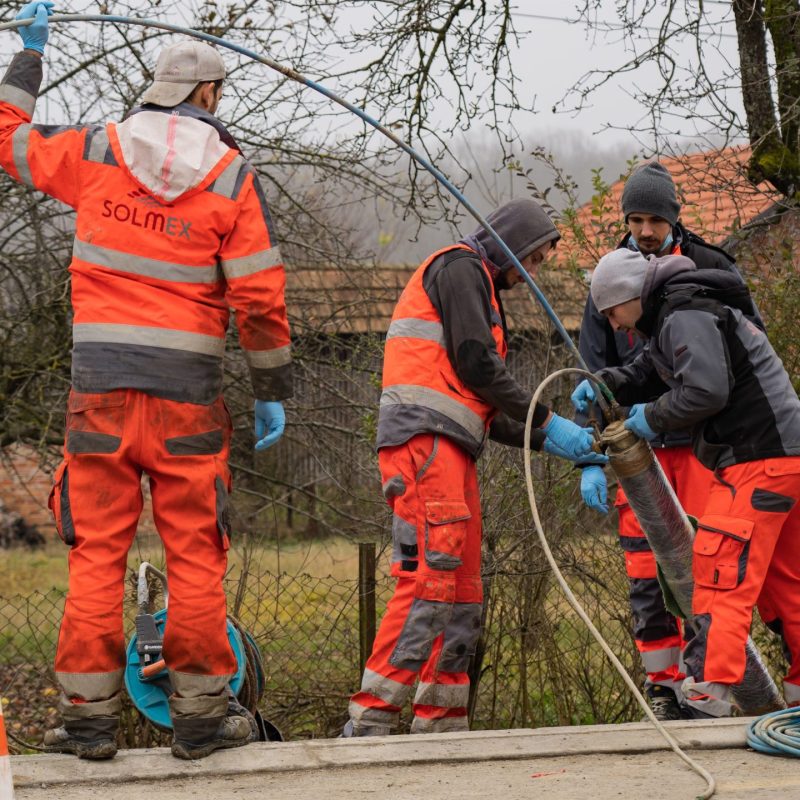 Mass Image Compressor Compressed this image. https://sourceforge.net/projects/icompress/ with Quality:80