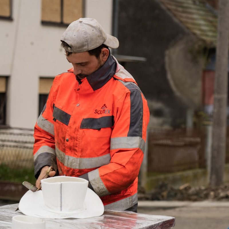 Mass Image Compressor Compressed this image. https://sourceforge.net/projects/icompress/ with Quality:80