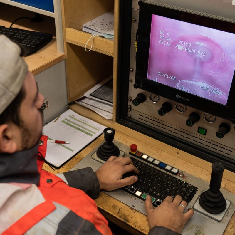 Mass Image Compressor Compressed this image. https://sourceforge.net/projects/icompress/ with Quality:80